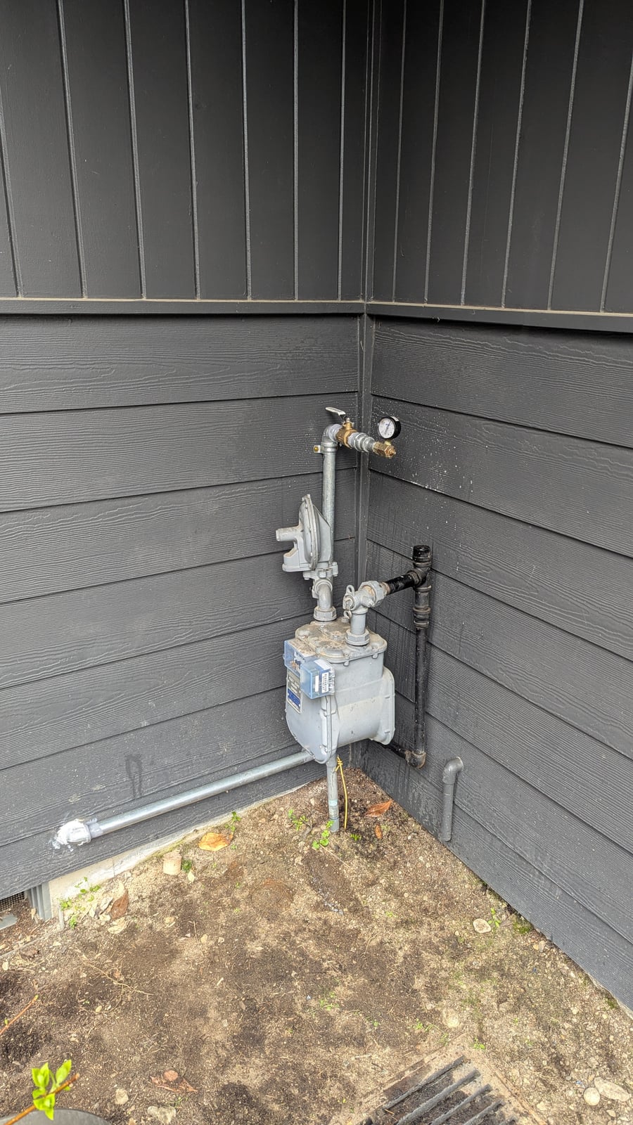 New residential gas meter and upgraded piping installed by Puget Sound Gas in Western Washington